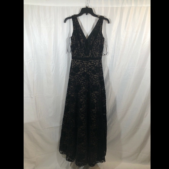 NEW Tadashi Shoji Velvet Floral Black V-Neck Gown - Picture 5 of 8
